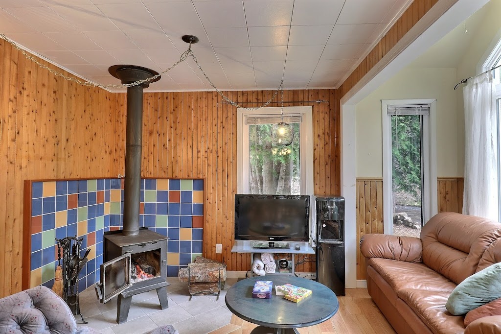 Chalet de la rivière verte | 373 Chem. des Chalets, Saint-Antonin, QC G0L 2J0, Canada | Phone: (581) 928-5758