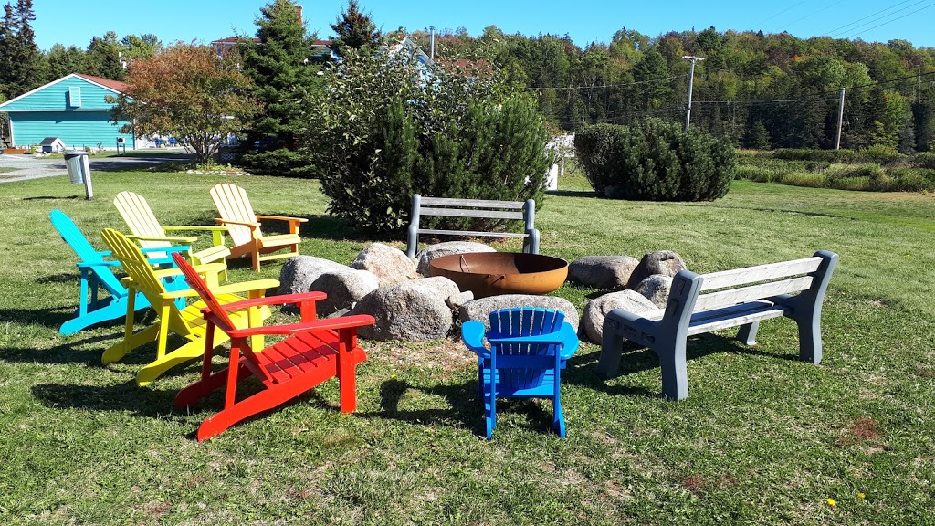 Atlantic View Motel and Cottages | 230 Masons Beach Rd, Lunenburg, NS B0J 2C0, Canada | Phone: (902) 634-4545