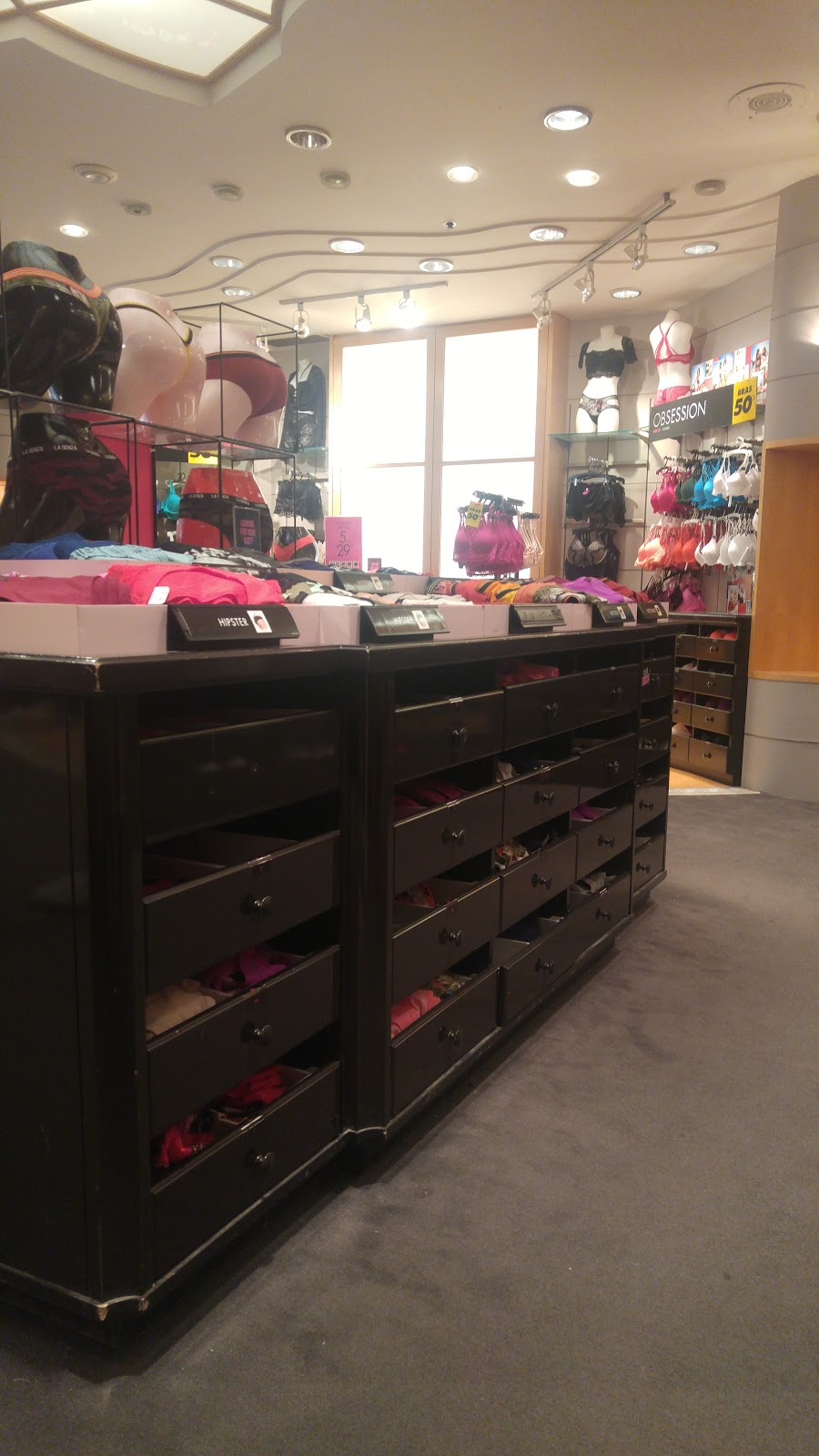 La Senza | 221 Glendale Ave Unit 94 95, St Catharines, ON L2T 2K9, Canada | Phone: (905) 685-4422