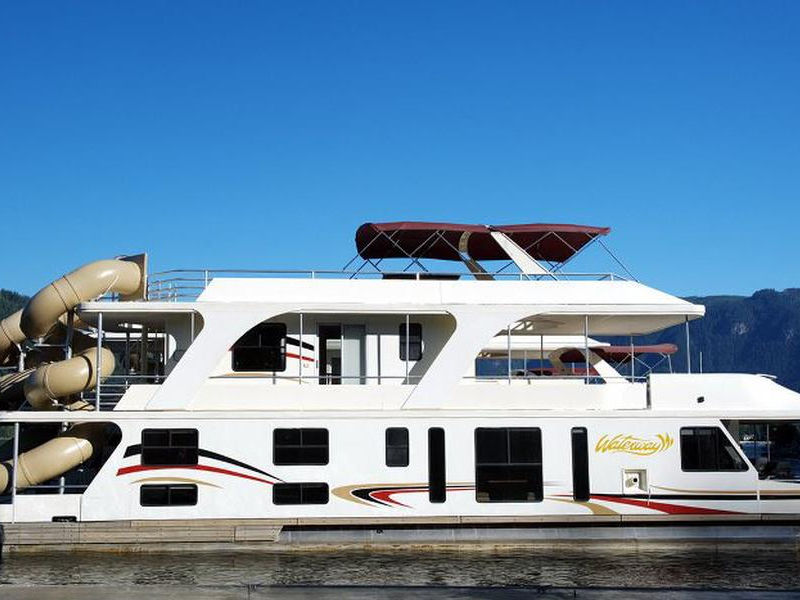 Sicamous Houseboats | 1 Mervyn Rd, Sicamous, BC V0E 2V0, Canada | Phone: (250) 836-2505