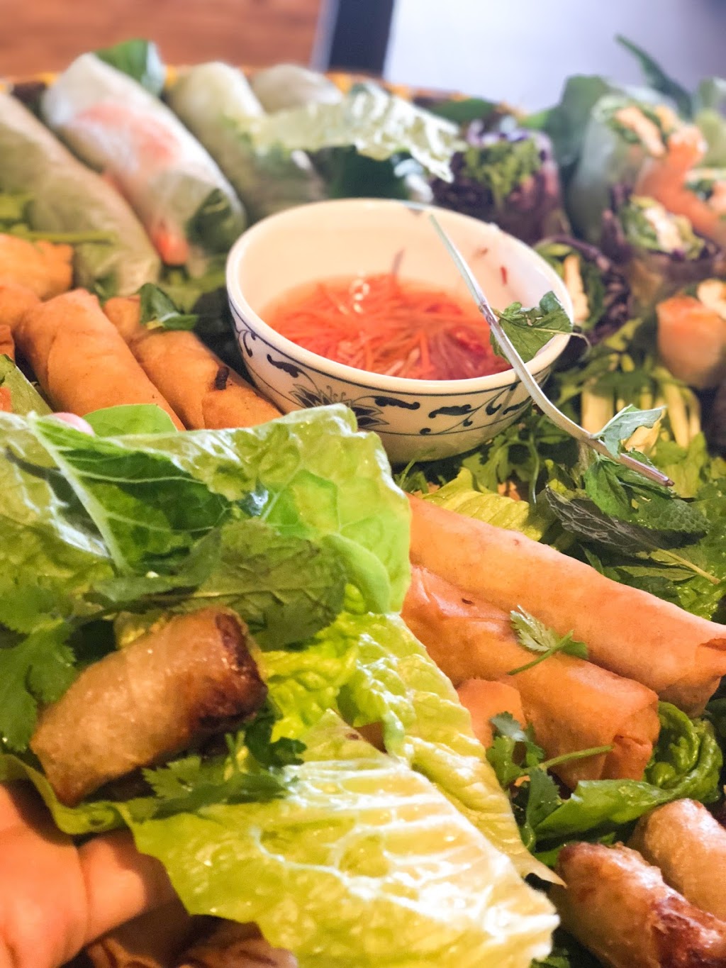 Restaurant Vien Dong | 661 Boulevard des Laurentides, Laval, QC H7G 2V8, Canada | Phone: (450) 629-1661