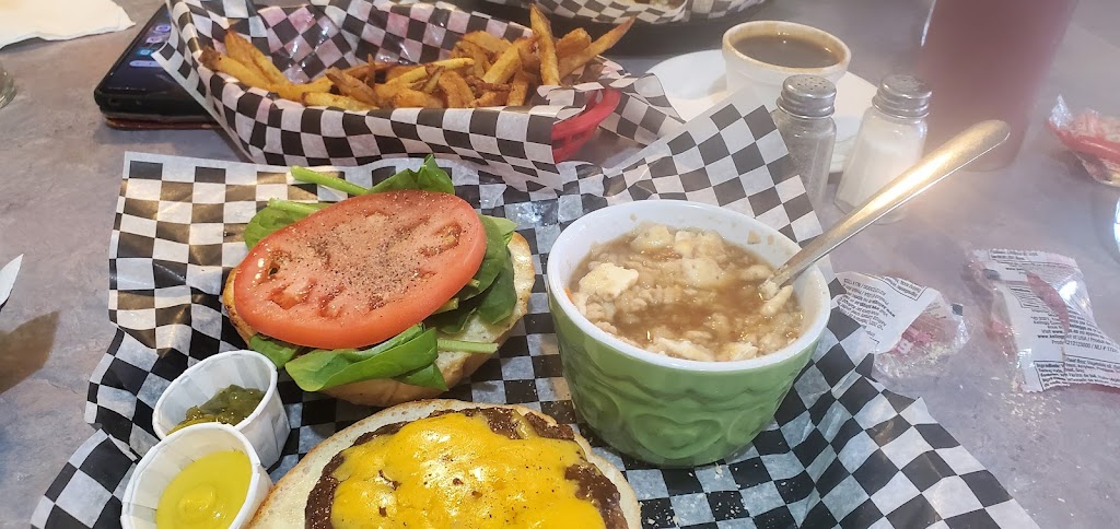 Bistro Family Restaurant | 1225 7th Ave, Invermere, BC V0A 1K0, Canada | Phone: (250) 342-6564