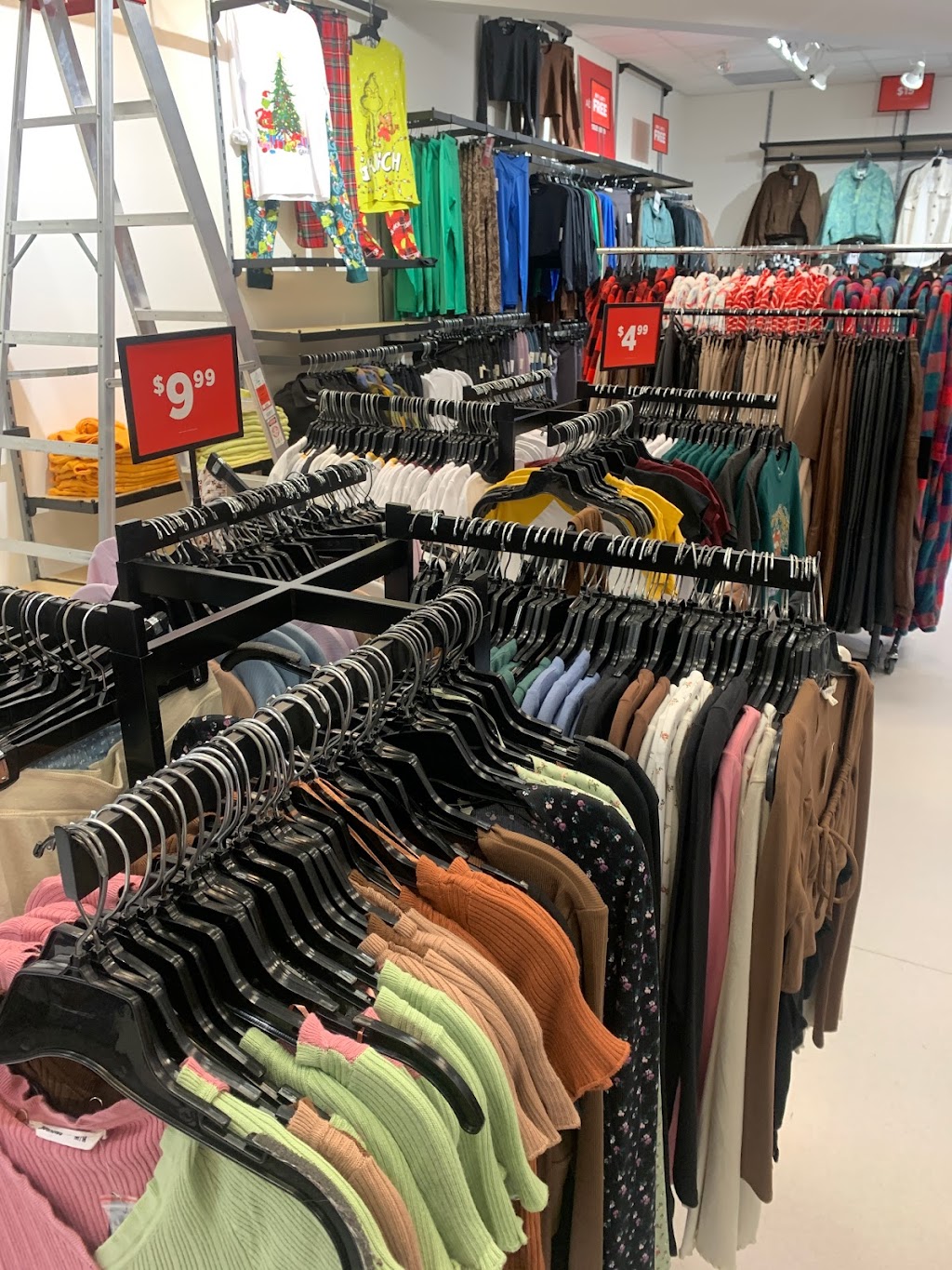 Bluenotes | 1632 14 Ave NW, Calgary, AB T2N 1M7, Canada | Phone: (403) 920-0362