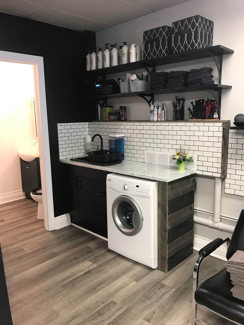 Adorn Salon | 584 Cameron St, Collingwood, ON L9Y 2J3, Canada | Phone: (705) 443-8864
