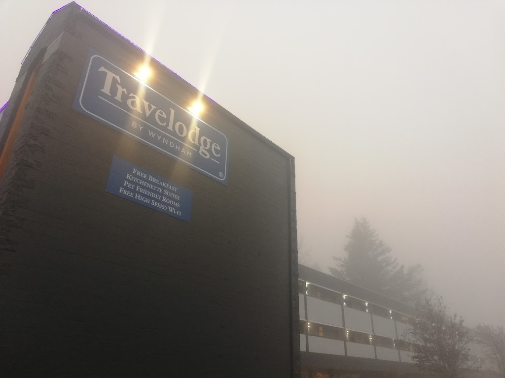 Travelodge by Wyndham Surrey | 13939 104 Ave, Surrey, BC V3T 1X1, Canada | Phone: (604) 930-4850