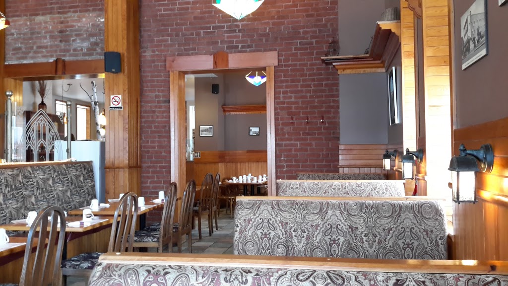 Restaurant La Vieille Gare de Richmond | 739 Rue Principale Nord, Richmond, QC J0B 2H0, Canada | Phone: (819) 826-6655