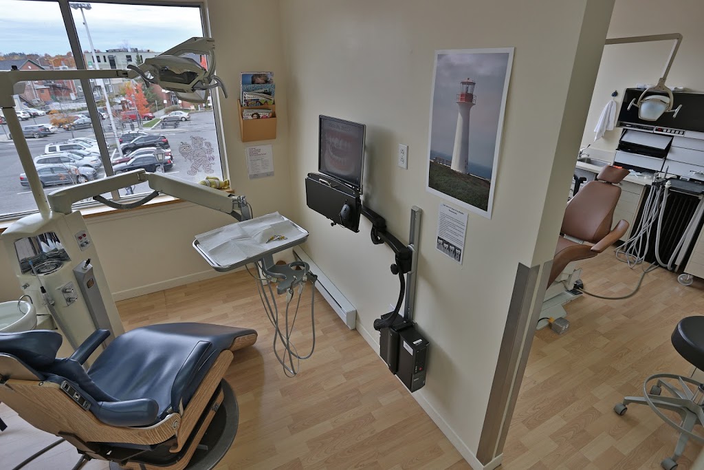 Centre Dentaire Poirier | 57 Rue Main E, Coaticook, QC J1A 1N1, Canada | Phone: (819) 849-2626