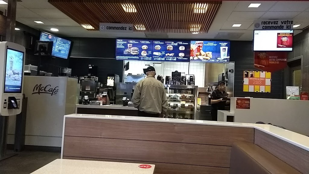 McDonalds | 50 Rue Brunet, Mont-Saint-Hilaire, QC J3G 4S6, Canada | Phone: (450) 446-1333