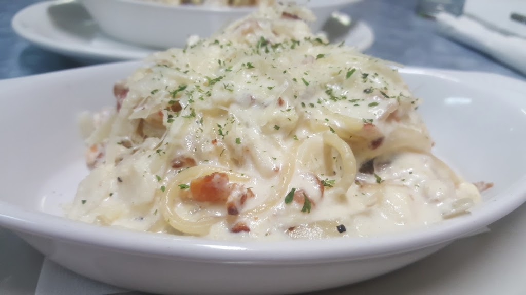 Strasbourgs Royal Grill | 100 Mountain St, Strasbourg, SK S0G 4V0, Canada | Phone: (306) 725-3343