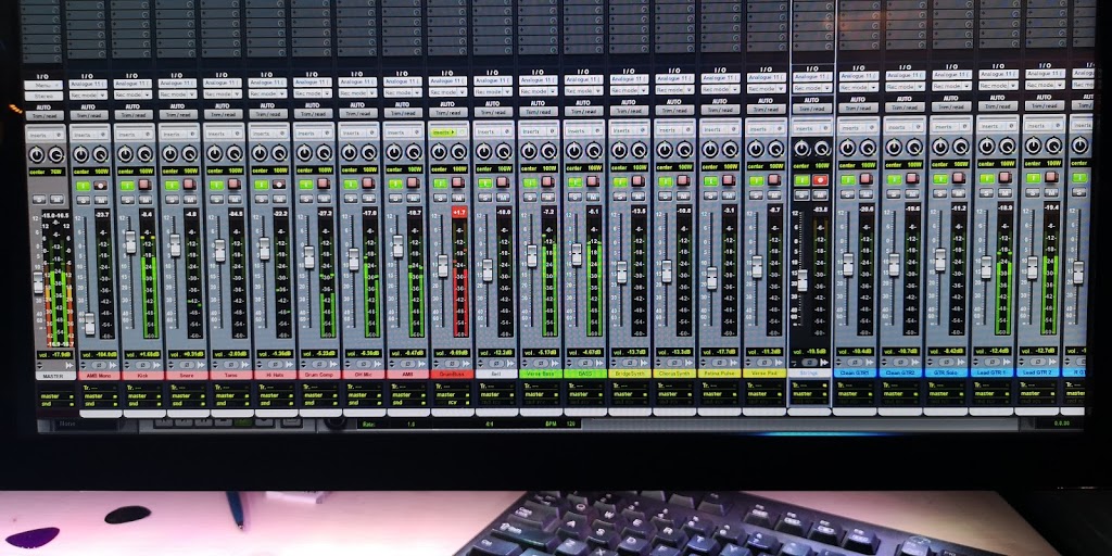 Wyred Up Recording Studio | 8 Lincoln Ct, Brampton, ON L6T 3Z2, Canada | Phone: (289) 274-9009