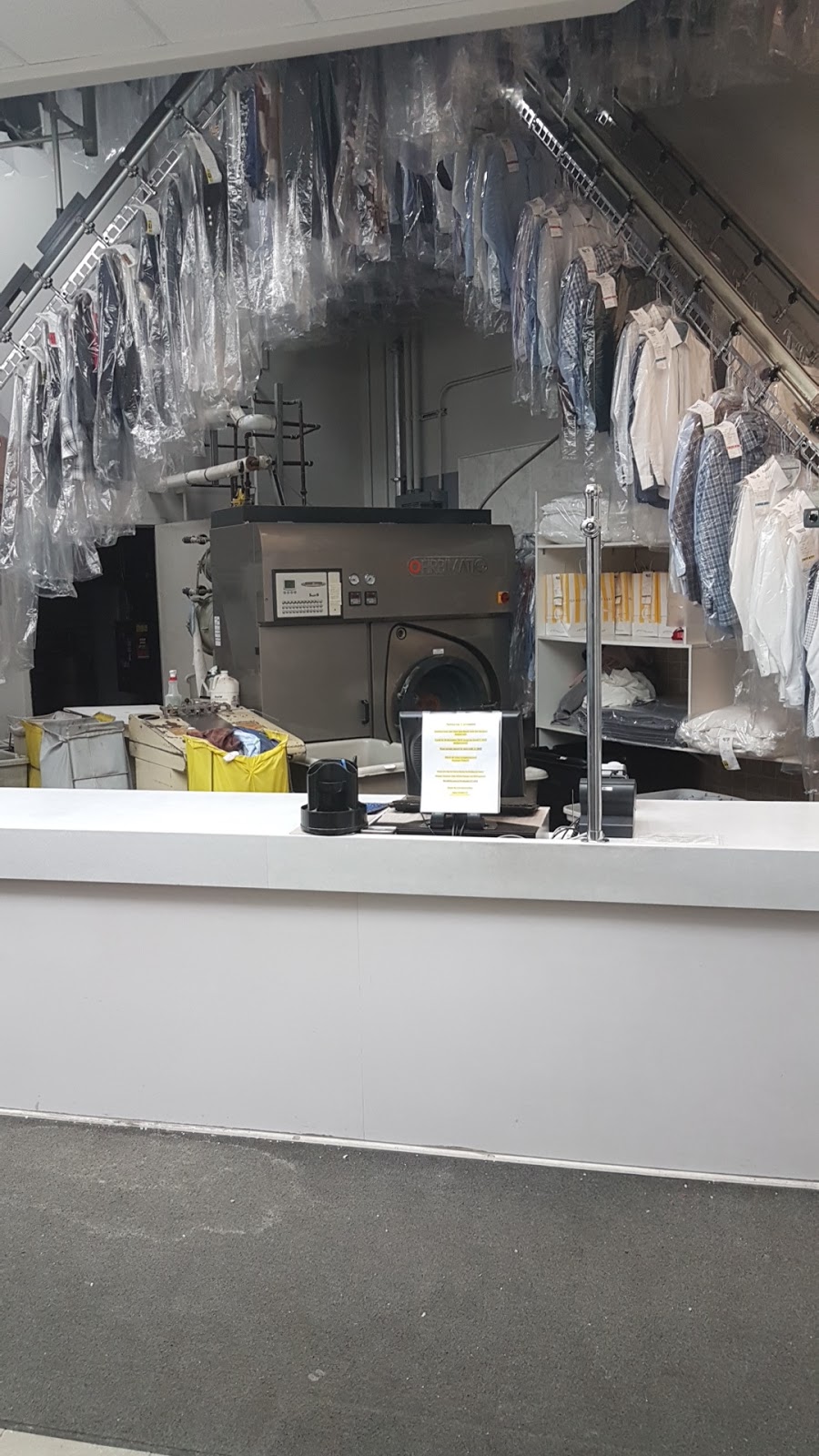 Nettoyeurs Cavendish | 5800 Boul Cavendish, Côte Saint-Luc, QC H4W 2T5, Canada | Phone: (514) 488-9090