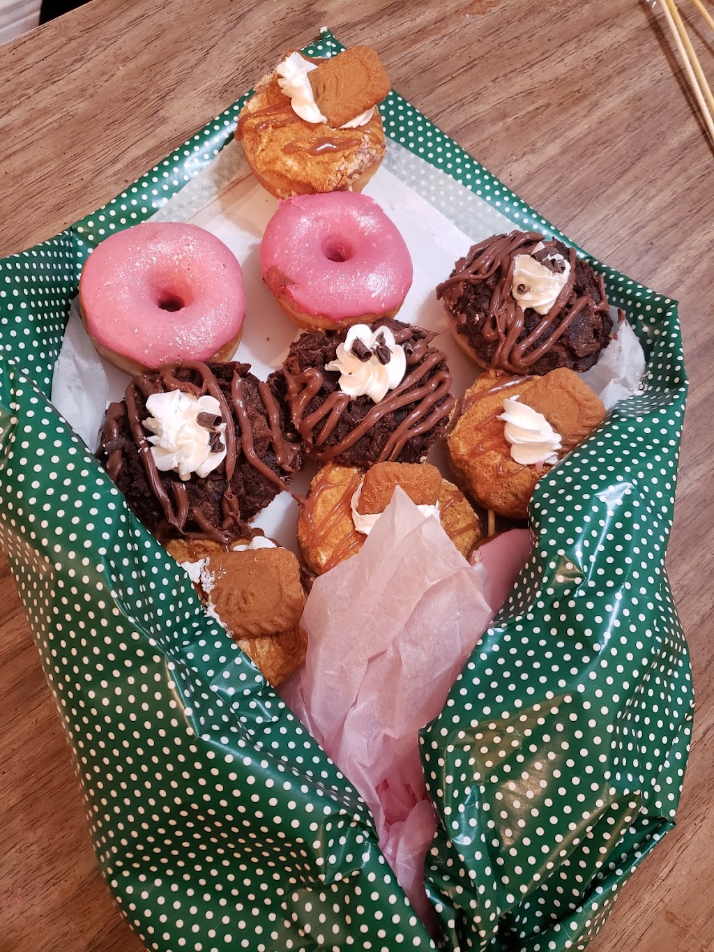 Sunset Donuts (Home Bakery) | Sunset Ridge, Vaughan, ON L4H 1Z6, Canada | Phone: (647) 390-2745