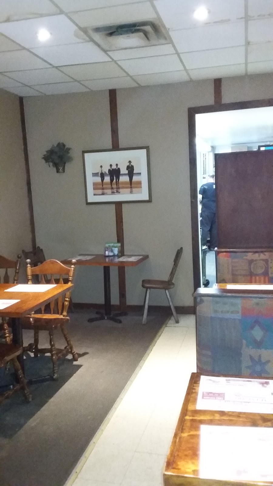 Mancaris Pizza & Restaurant | 184 Currie Rd, Dutton, ON N0L 1J0, Canada | Phone: (519) 762-2660