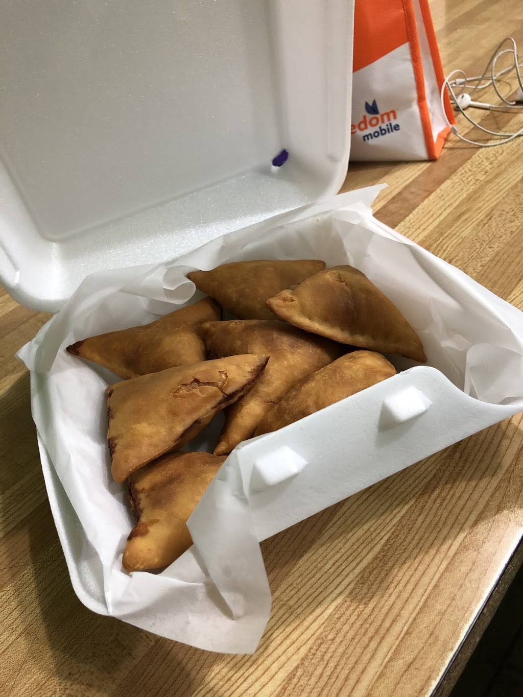 Lava Pizza & Wings | 665 Plains Rd E, Burlington, ON L7T 2E8, Canada | Phone: (905) 631-0777