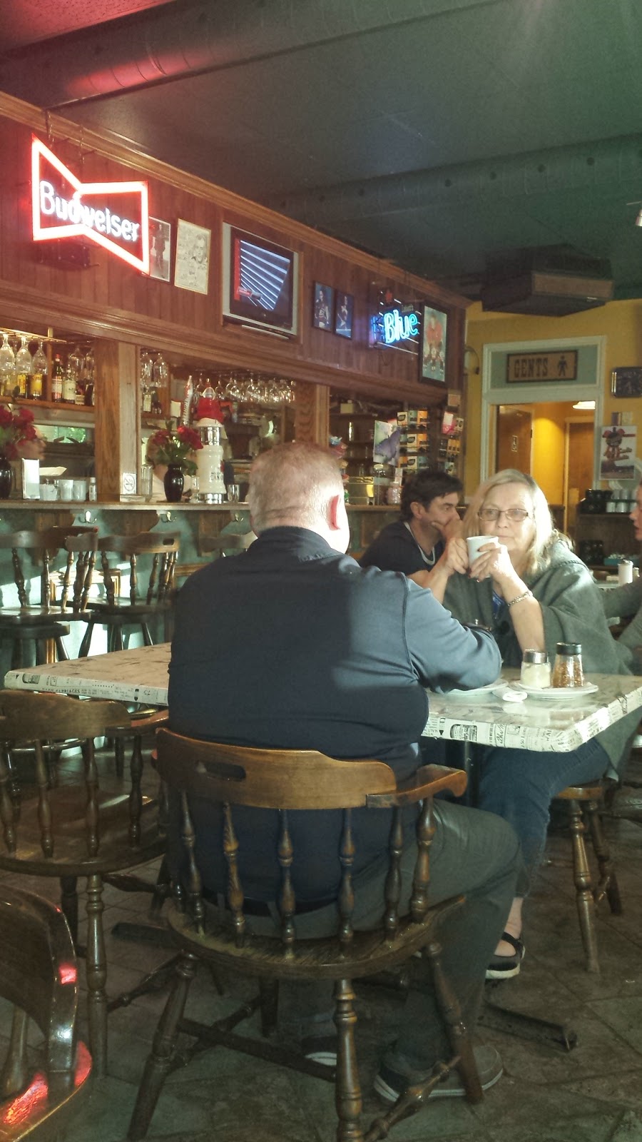 Russell Restaurant | 182 Castor St, Russell, ON K4R 1C7, Canada | Phone: (613) 445-2886