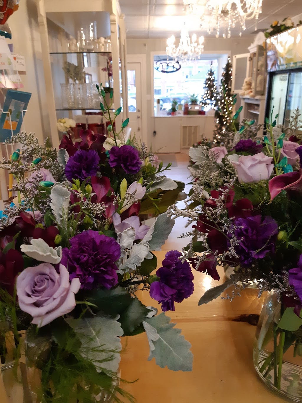Kelly Greens Flower & Gift Shop | 20 Grand Ave S unit 101, Cambridge, ON N1S 2L4, Canada | Phone: (519) 621-5210