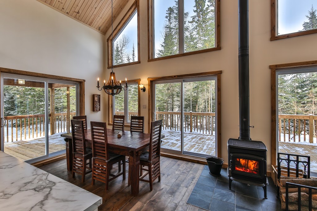 Chalet au Loup | 901 chemin de la Compagnie, Saint-Alexis-des-Monts, QC J0K 1V0, Canada | Phone: (514) 295-7843