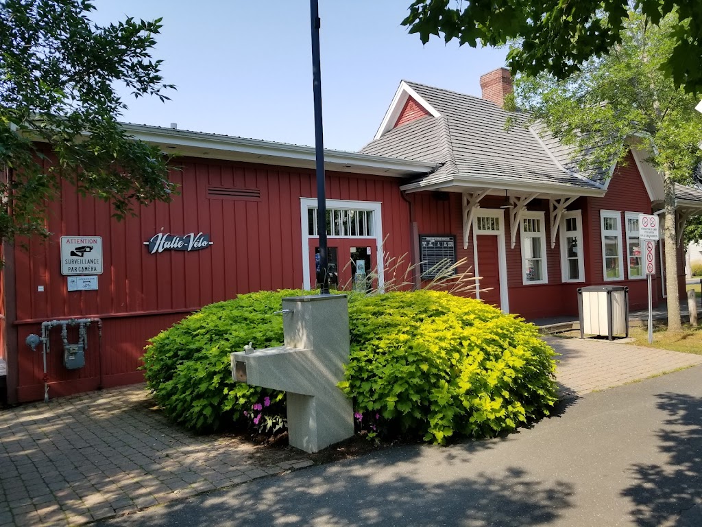 Maison de la Culture | 169 Rue St Louis, Warwick, QC J0A 1M0, Canada | Phone: (819) 358-4340