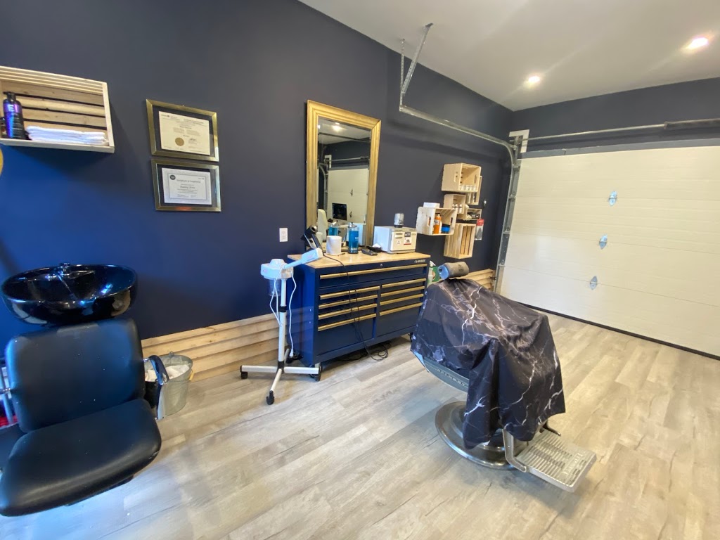 Creative Compound Barbershop | 1921 Applewood Ave, Innisfil, ON L9S 1W2, Canada | Phone: (647) 447-9844