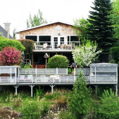 Along River Ridge Bed and Breakfast | 1919 52 St NW, Calgary, AB T3B 1C3, Canada | Phone: (403) 247-1330
