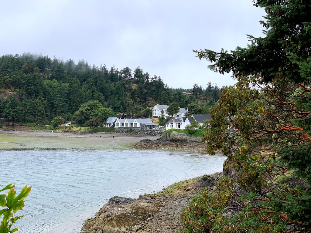 Water’s Edge at Outlook Inn | 172 Main St, Eastsound, WA 98245, USA | Phone: (360) 376-2200