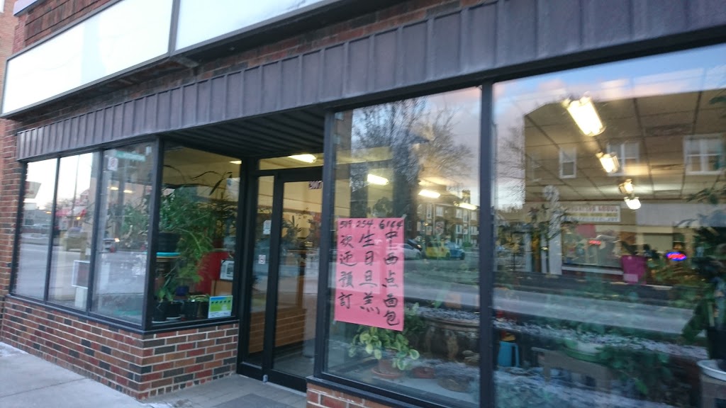 Majestic Bakery | 2007 Wyandotte St W, Windsor, ON N9B 1J8, Canada | Phone: (519) 254-6164
