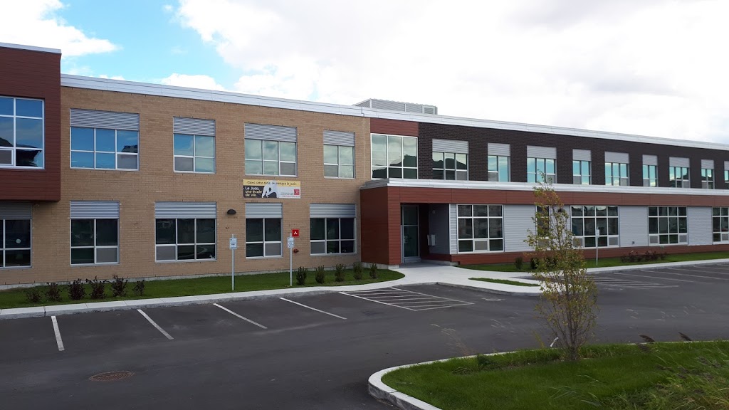 Nouvelle Primary School Du Jardin-Bienville | 3950 Rue Emma-Collin, Saint-Hubert, QC J3Y 5L3, Canada