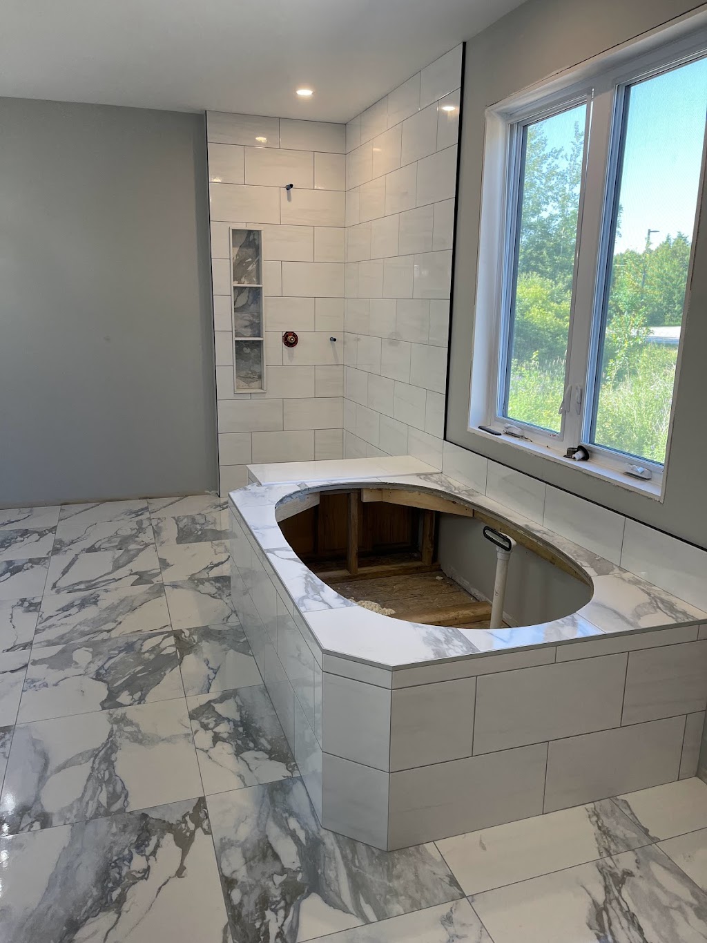 SL Renovation | 29 Pearl St., Wasaga Beach, ON L9Z 0G9, Canada | Phone: (647) 668-2350