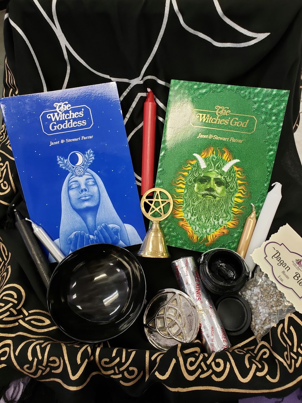 Mystic Moons Books & Brews | 531 Main St, Moncton, NB E1C 1C5, Canada | Phone: (506) 384-6666