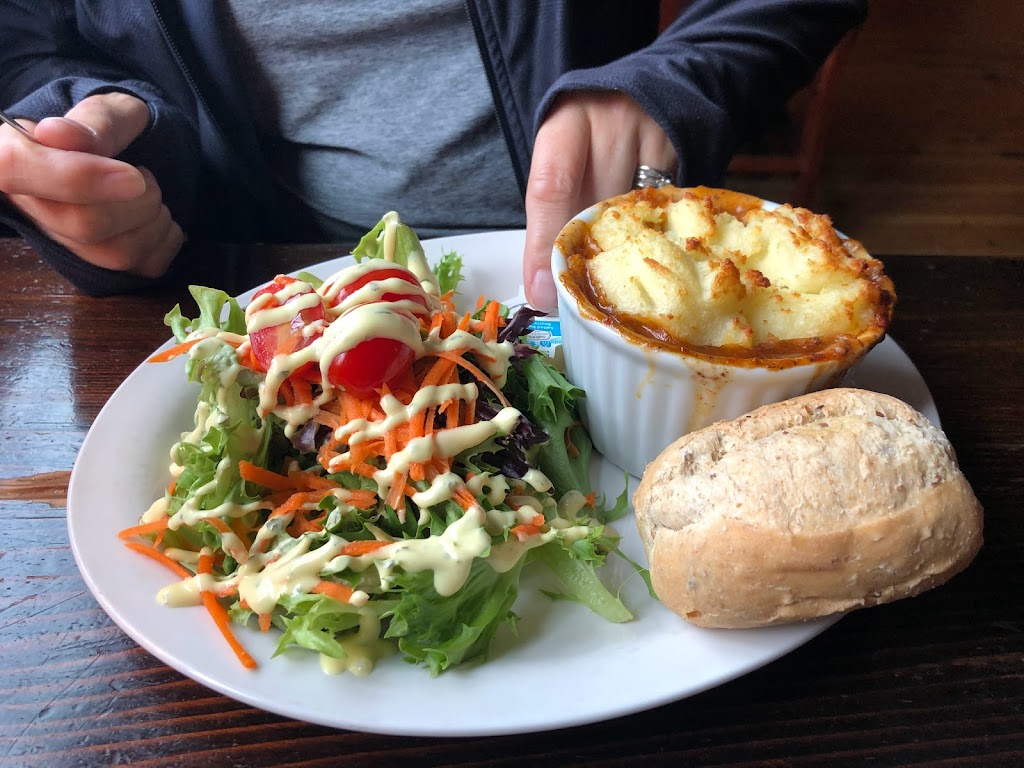 Fox and Hounds | 11 High St, Ladysmith, BC V9G 1A1, Canada | Phone: (250) 924-1747