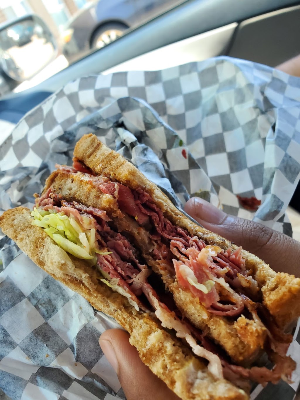 East Meats West Halal | 2399 Cawthra Rd, Mississauga, ON L5A 2W9, Canada | Phone: (905) 279-0361