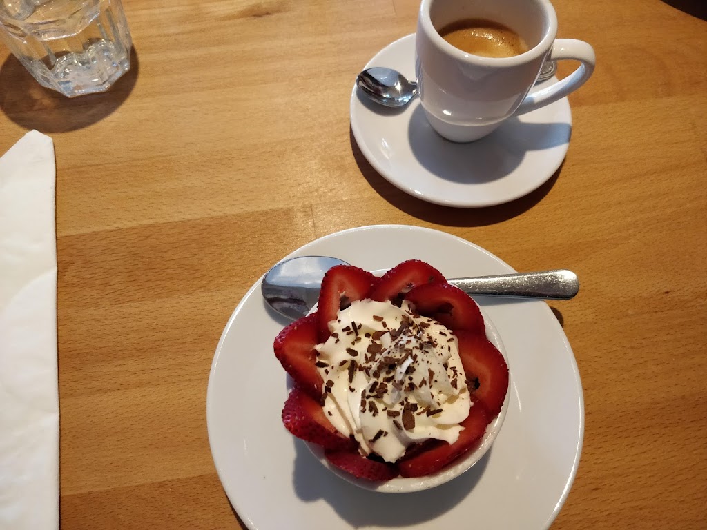 Applewood Inn | 967 Dyers Bay Rd, Miller Lake, ON N0H 1Z0, Canada | Phone: (519) 795-7558
