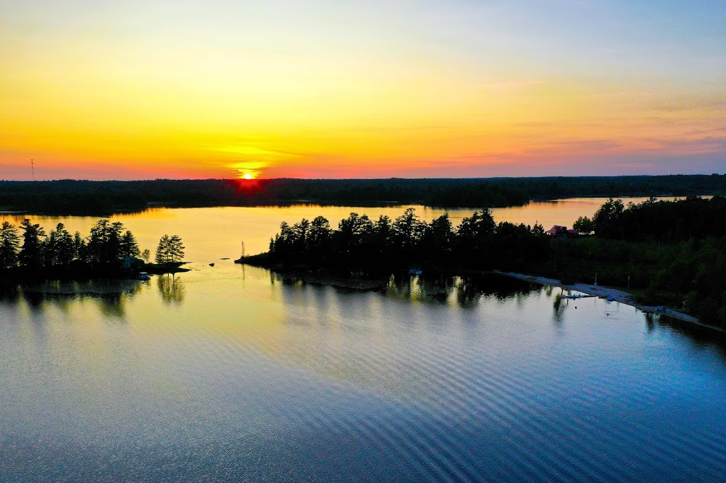 The Lighthouse Cottages and Camping | 532 E Bear Lake Rd, Sprucedale, ON P0A 1Y0, Canada | Phone: (705) 685-1176