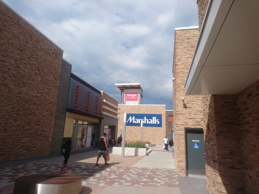 Sunglass Hut 8555 Campeau Dr Unit 945, Ottawa, ON K2T 1B7, Canada