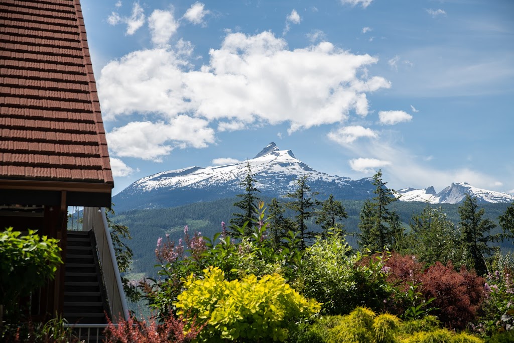 Halcyon Hot Springs Resort | 5655 BC-23, Nakusp, BC V0G 1R0, Canada | Phone: (250) 265-3554