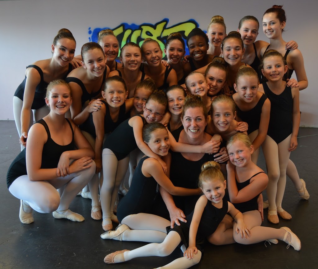 Move With Grace Dance Studio | 747 St Andrew St W, Fergus, ON N1M 3H2, Canada | Phone: (519) 843-6741