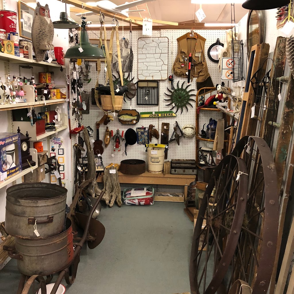 St Jacobs Antiques Market | 805 King St N, Waterloo, ON N2J 4G8, Canada | Phone: (519) 880-1944