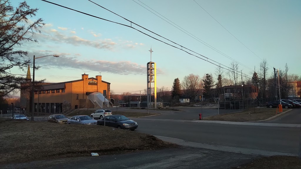 Saint-Pierre-aux-Liens Church | 4205 Rue des Roses, Québec, QC G1G 1N9, Canada | Phone: (418) 626-2052