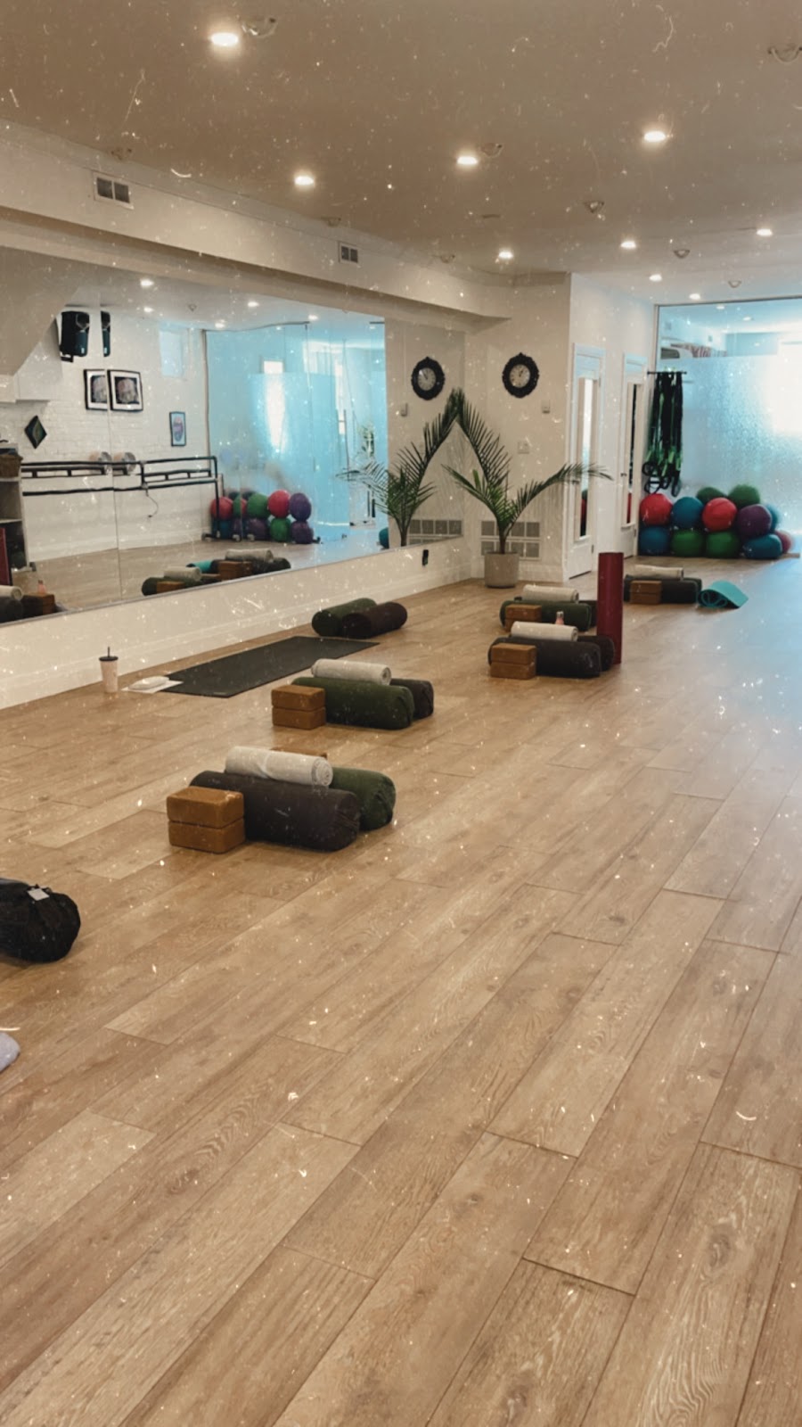 Healing Market Co. | 2243 Queen St E Lower Level, Toronto, ON M4E 1G1, Canada | Phone: (647) 209-2054