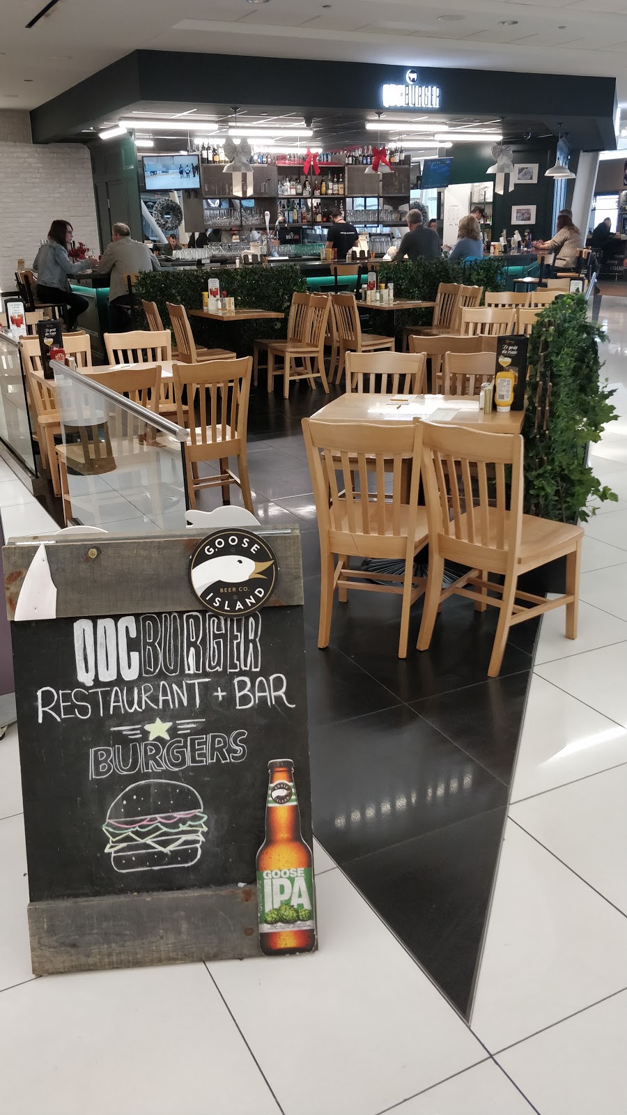 QDC Burger | Aéroport international Pierre-Elliott-Trudeau de Montréal, Dorval, QC H4Y 0A2, Canada