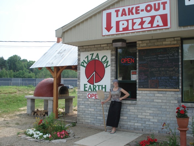 Pizza On Earth | 1009 Clan MacKay Rd, Dorset, ON P0A 1E0, Canada | Phone: (705) 349-8827