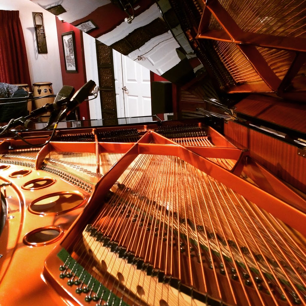 DanLyn Studios | 22560 Wye Rd, Sherwood Park, AB T8A 4T6, Canada | Phone: (780) 467-8926