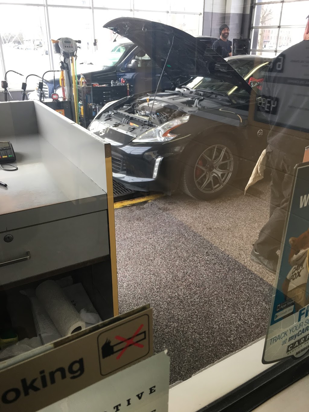 Pennzoil 10 Minute Oil Change Center | 615 Davenport Rd, Waterloo, ON N2V 2G2, Canada | Phone: (519) 746-4765