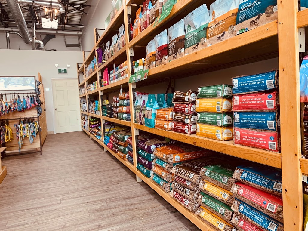 A Bark Above + | 111 Shuttleworth Dr. Unit 3, Ottawa, ON K1T 0W7, Canada | Phone: (613) 425-5555