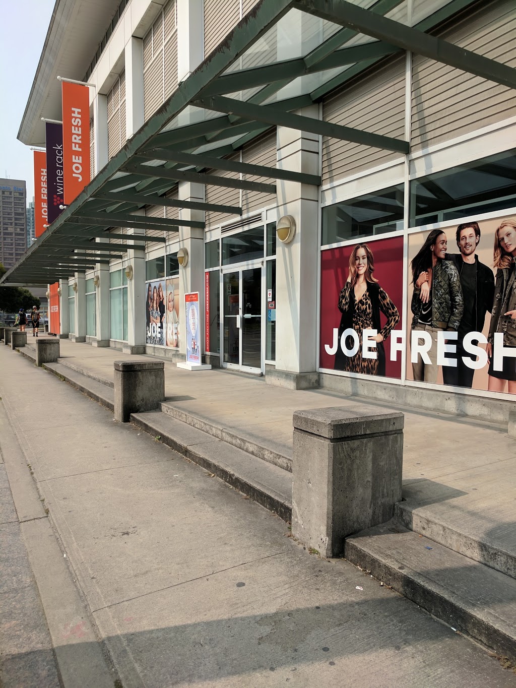 Joe Fresh | 10 Lower Jarvis St, Toronto, ON M5E 1Z2, Canada | Phone: (416) 703-4865