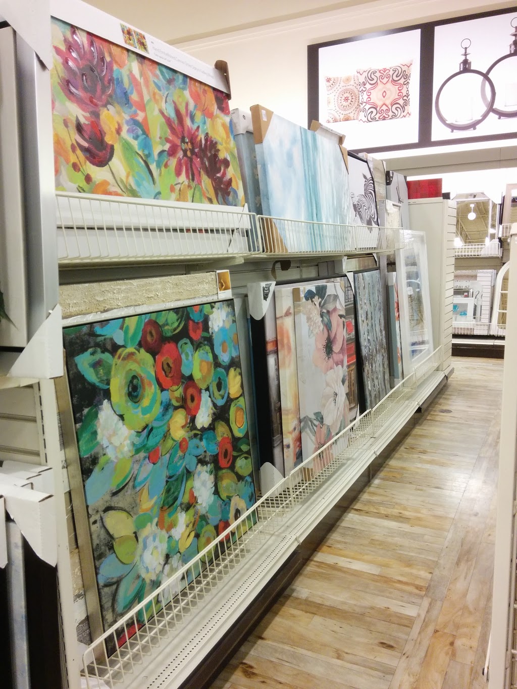 HomeSense | 17940 Yonge St, Newmarket, ON L3Y 8S4, Canada | Phone: (905) 830-4418