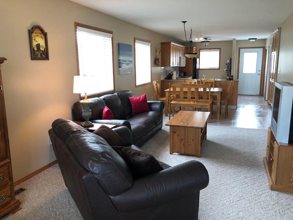 Sea Oar Inn - Summer Cottage | 5004 38 St, Sylvan Lake, AB T4S 1B6, Canada | Phone: (780) 996-5409