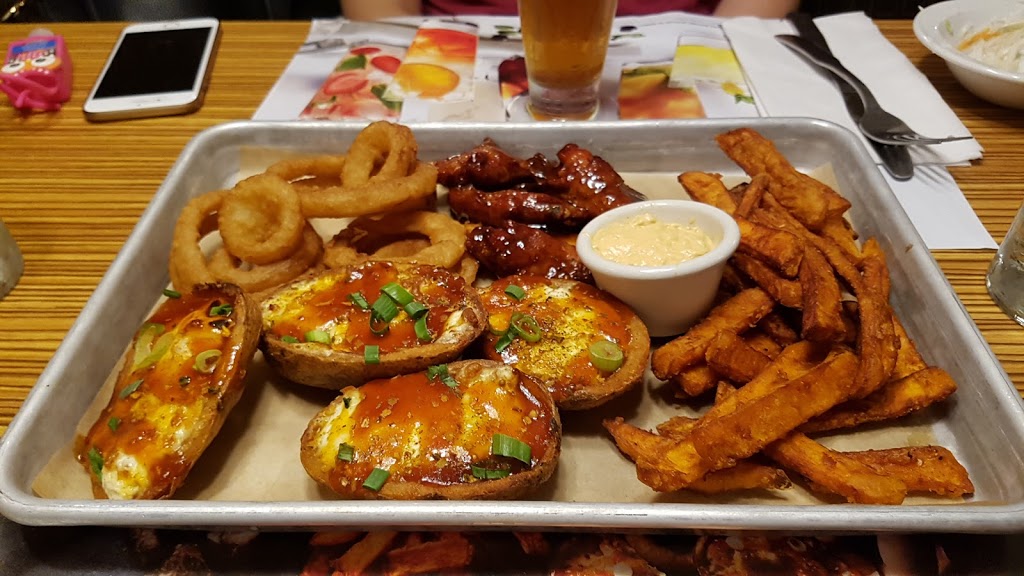 Rôtisserie St-Hubert | 2236 Boul Sir-Wilfrid-Laurier, Saint-Bruno-de-Montarville, QC J3V 4P6, Canada | Phone: (514) 385-5555