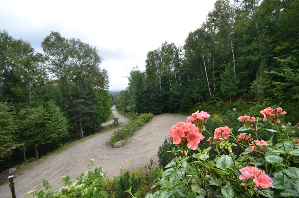 Auberge du Bois Jolit | Chem. de la Paroi, Mont-Tremblant, QC J8E 2G1, Canada | Phone: (819) 425-6886