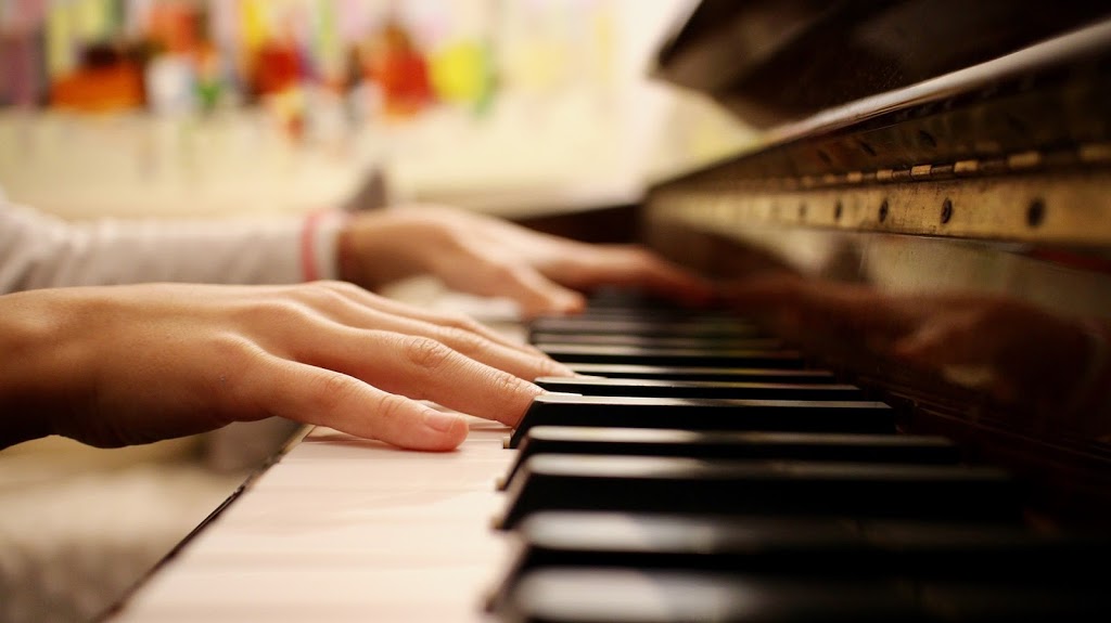 Emily Carters Piano Studio | 1404 Townline Rd, Abbotsford, BC V2T 6E1, Canada | Phone: (604) 817-2943